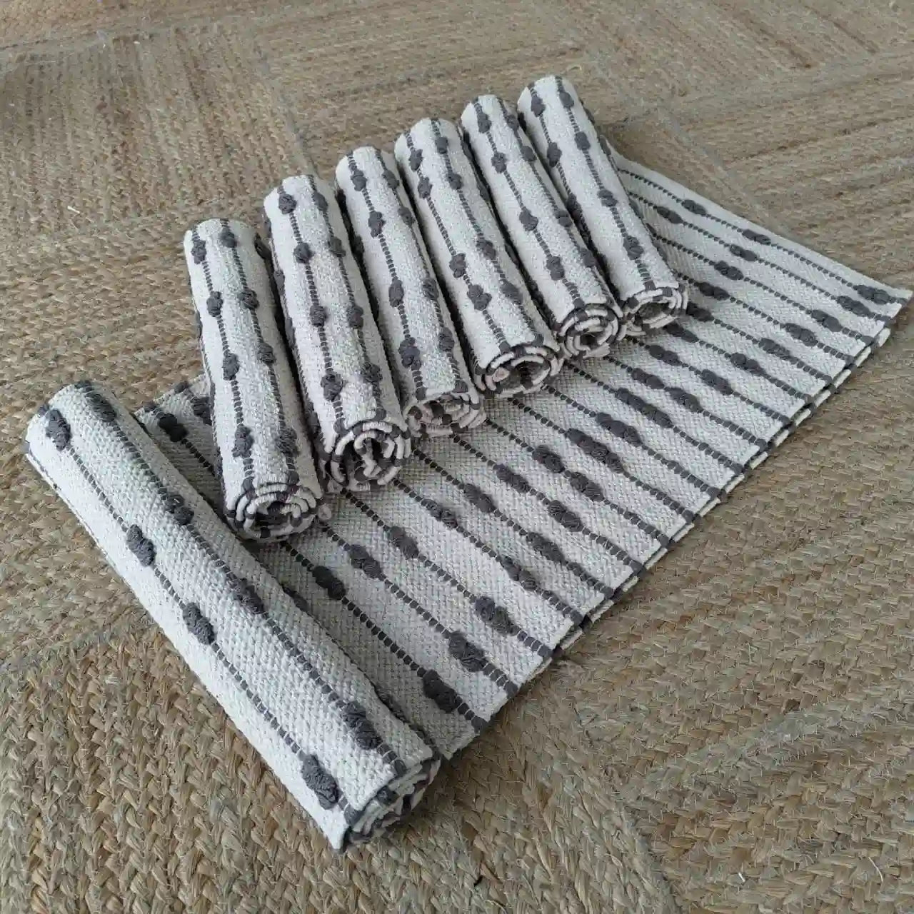 Table Runner with 6 Mats