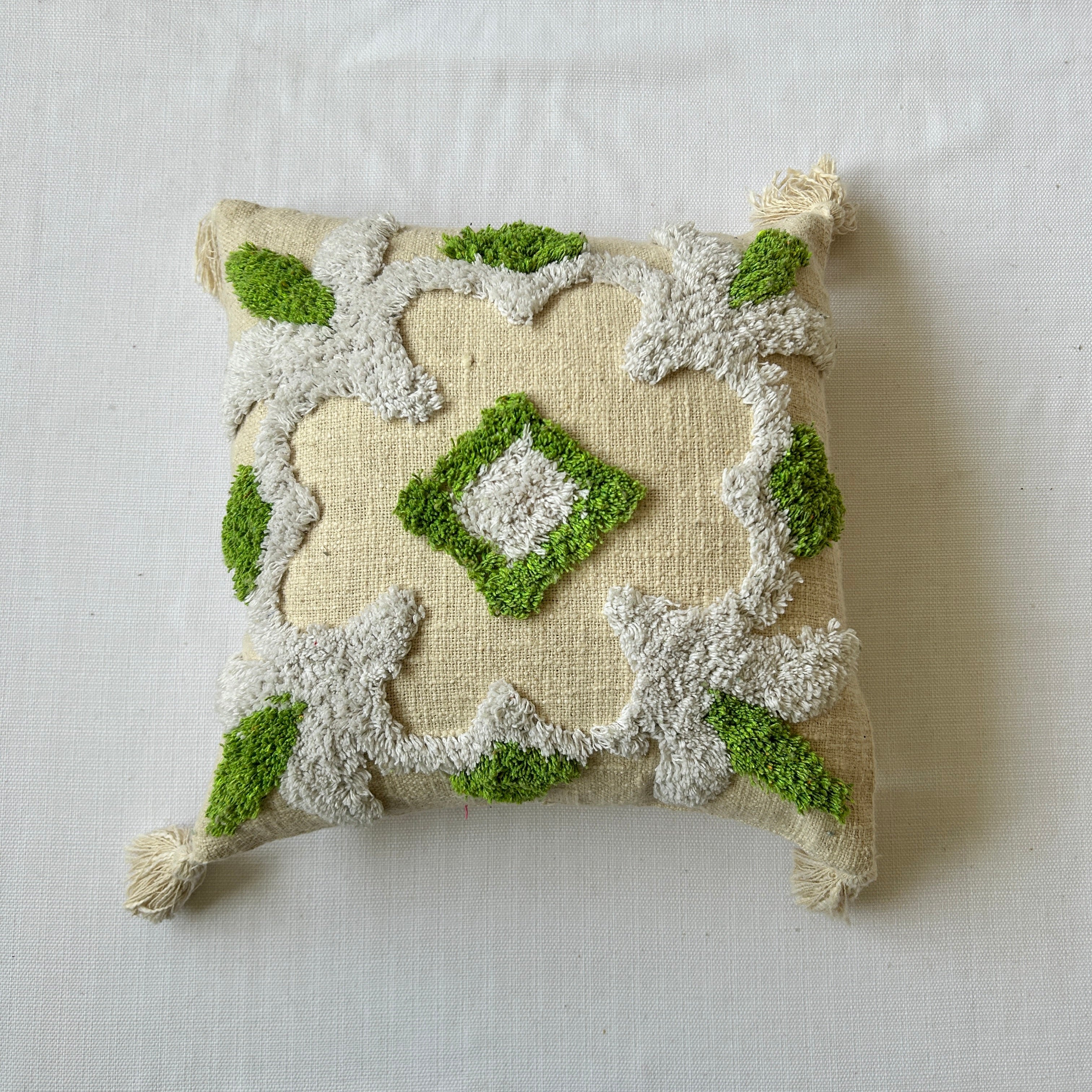 White willow garden - Premium Cushion Cover