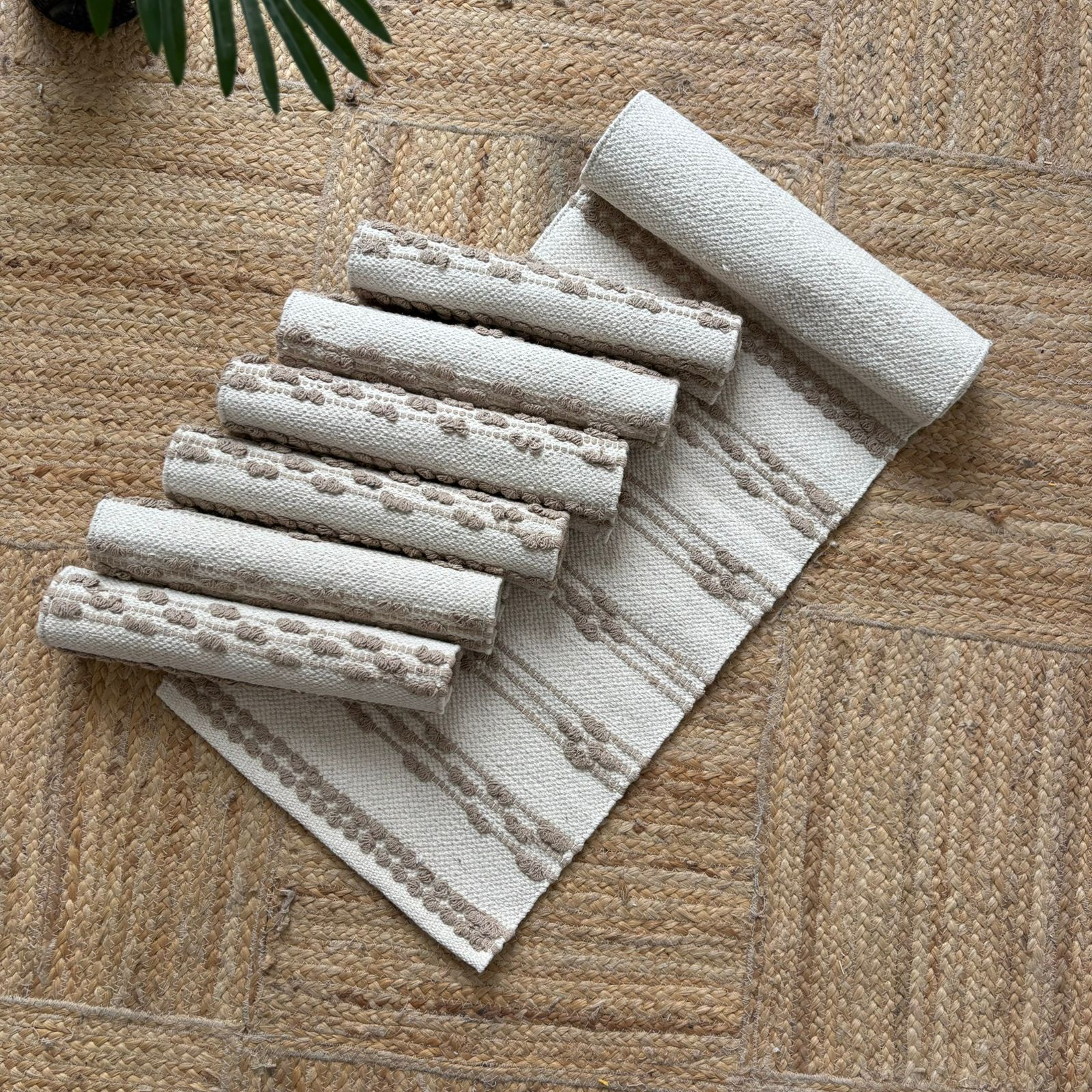 Table Runner with 6 Mats