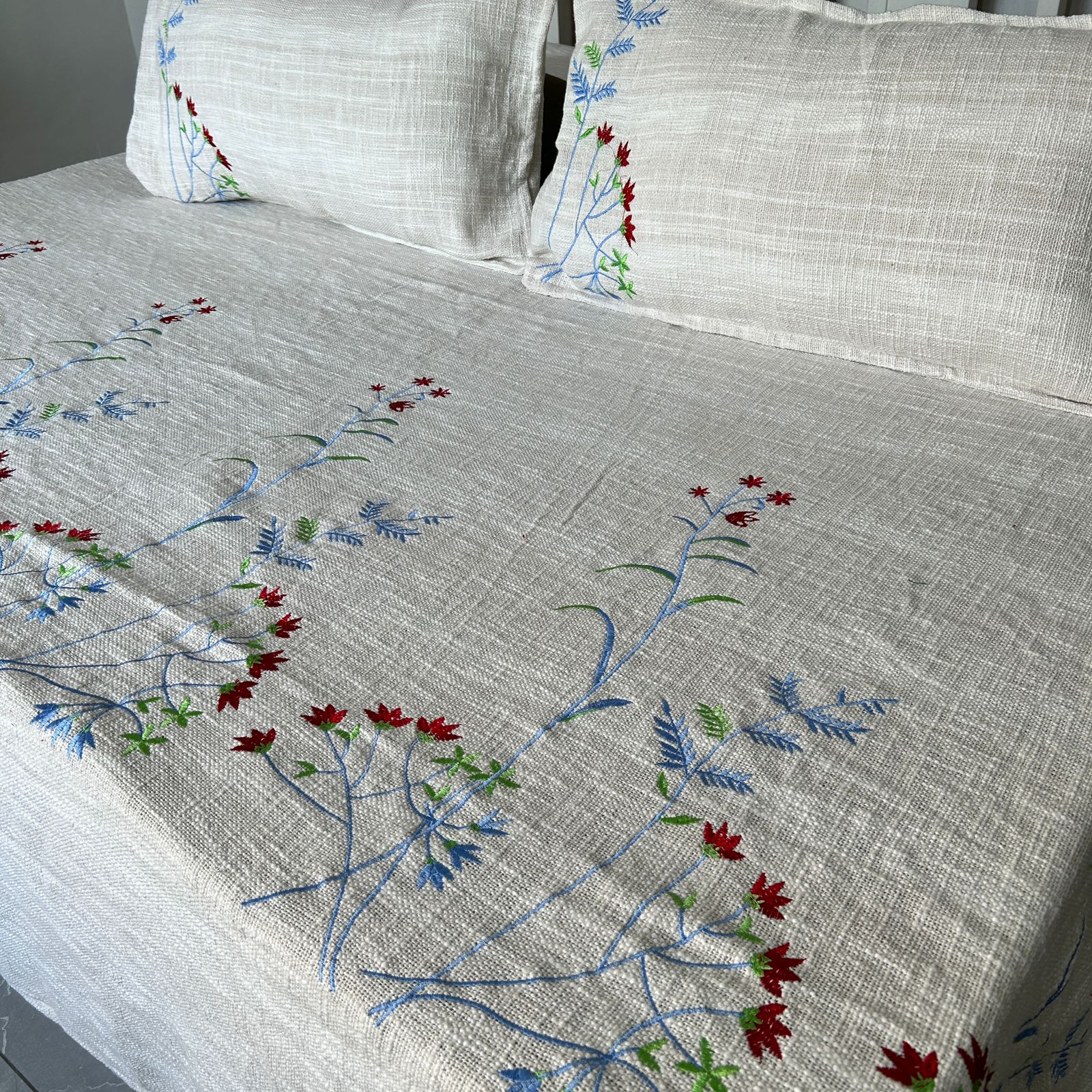 Slub Cotton Embroidered Embroidered Bed Cover, Size:254cm x 274cm (100" x 108")